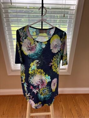 Chico's Navy Floral Short Sleeve Scoop Neck Top
